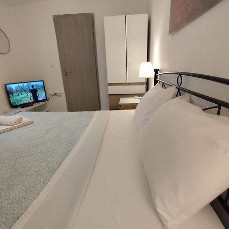 Johnson House Villa Rafína Екстериор снимка